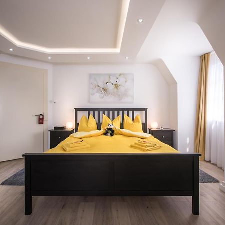 ברן Max Aviation Villa & Apartments מראה חיצוני תמונה