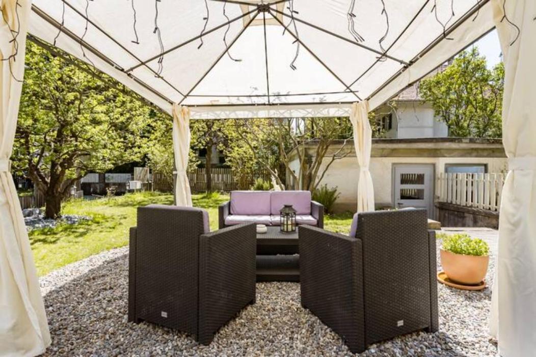 ברן Max Aviation Villa & Apartments מראה חיצוני תמונה