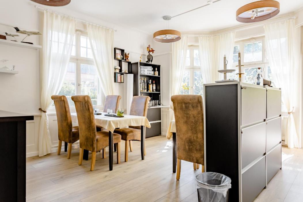 ברן Max Aviation Villa & Apartments מראה חיצוני תמונה