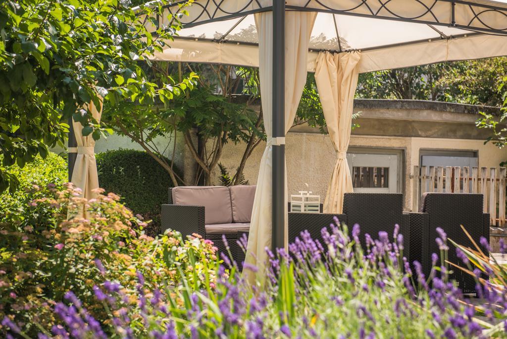 ברן Max Aviation Villa & Apartments מראה חיצוני תמונה