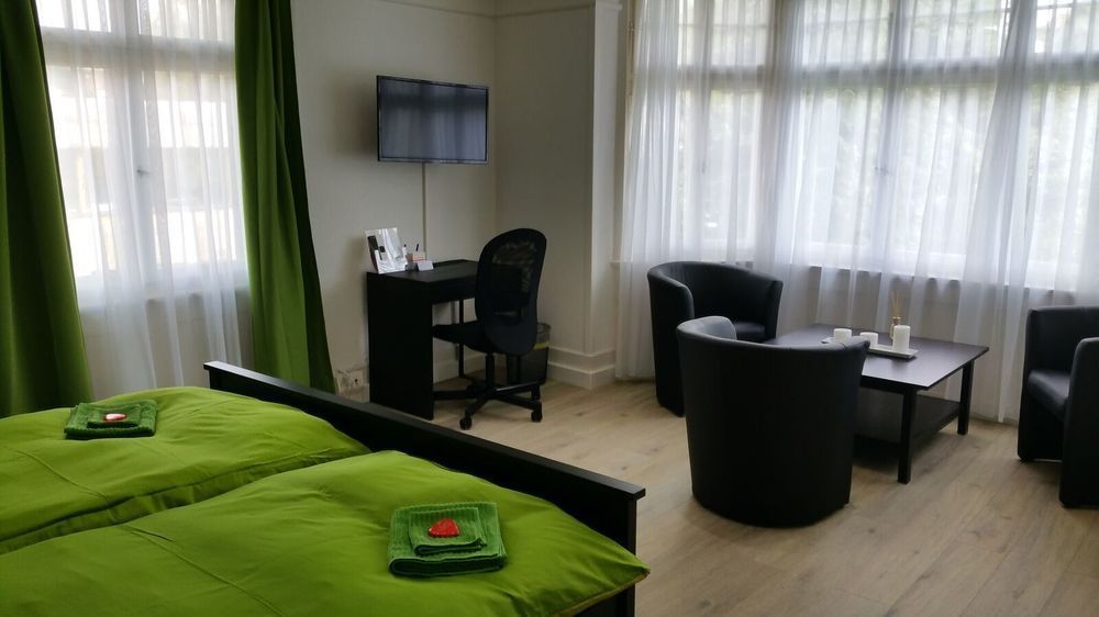 ברן Max Aviation Villa & Apartments מראה חיצוני תמונה