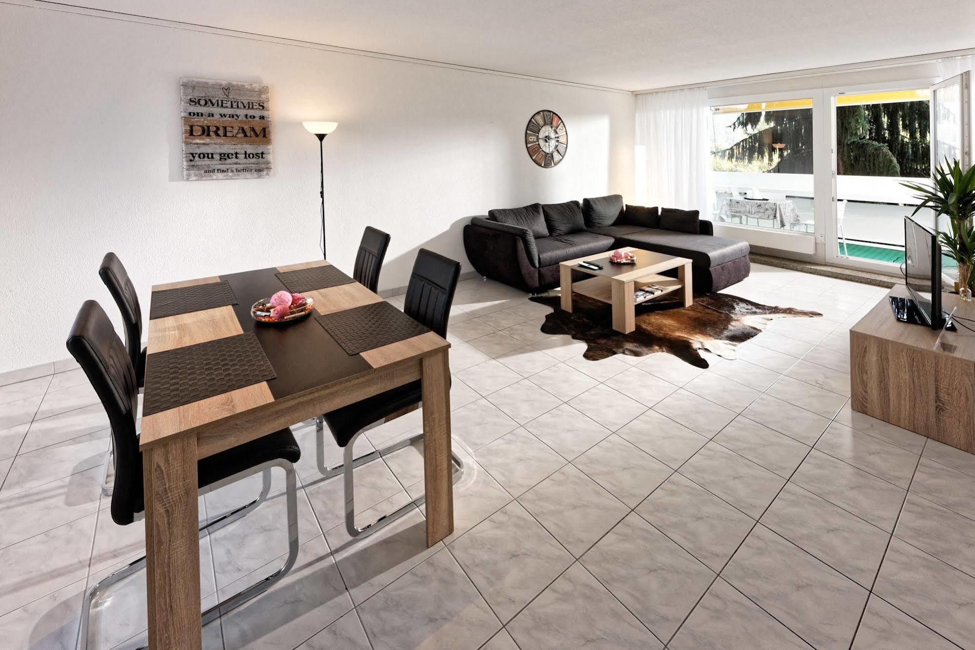 ברן Max Aviation Villa & Apartments מראה חיצוני תמונה